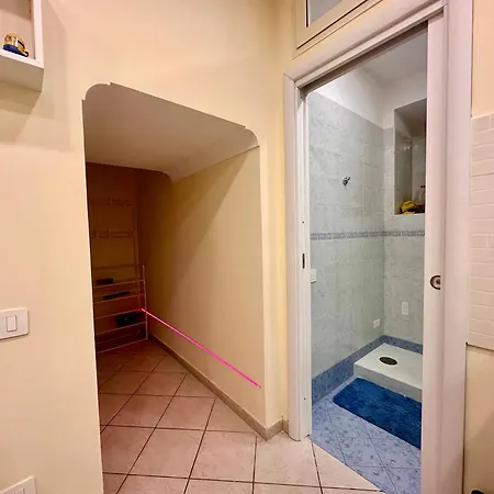 Apartment Life In Neapel