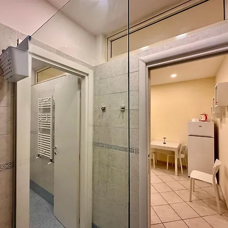 Apartment Life In Neapel