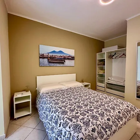 Life In Apartment Neapel