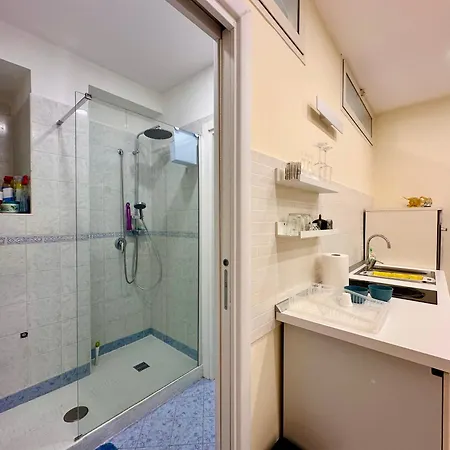 Life In Apartment Neapel