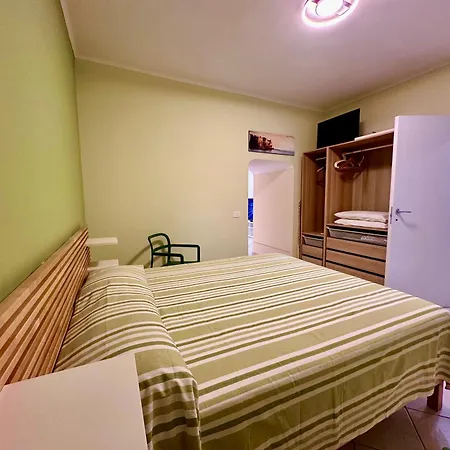 Life In Apartment Neapel