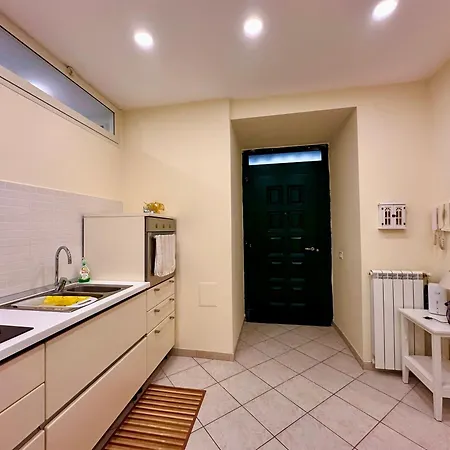 Life In Apartment Neapel
