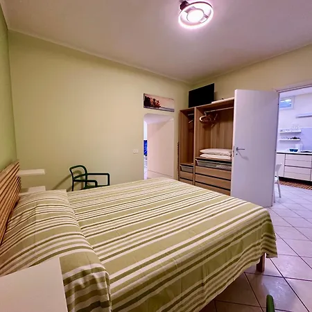 Apartment Life In Neapel