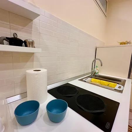 Apartment Life In Neapel